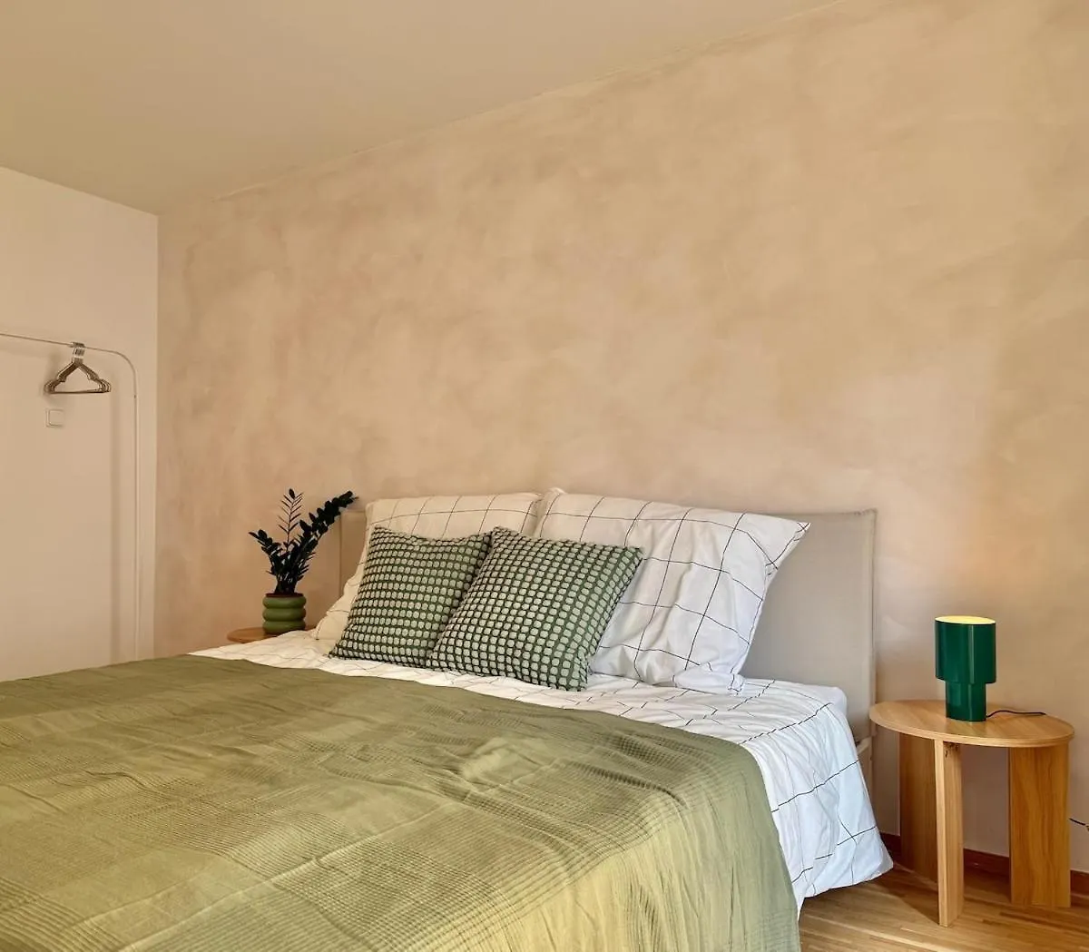 Design apartment in the center great for friends and family Πράγα