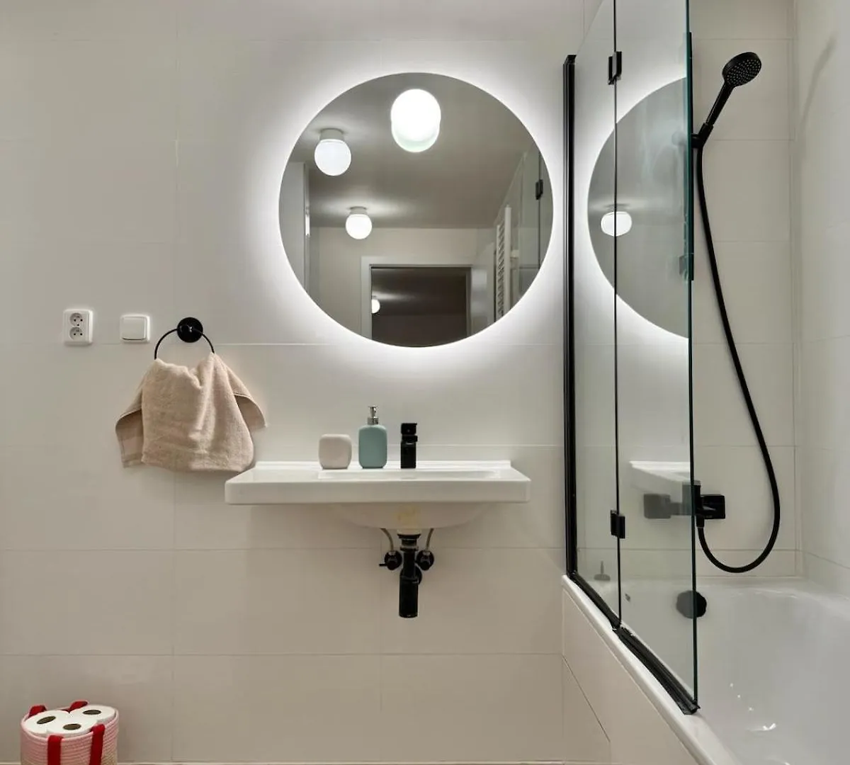 Design apartment in the center great for friends and family Πράγα